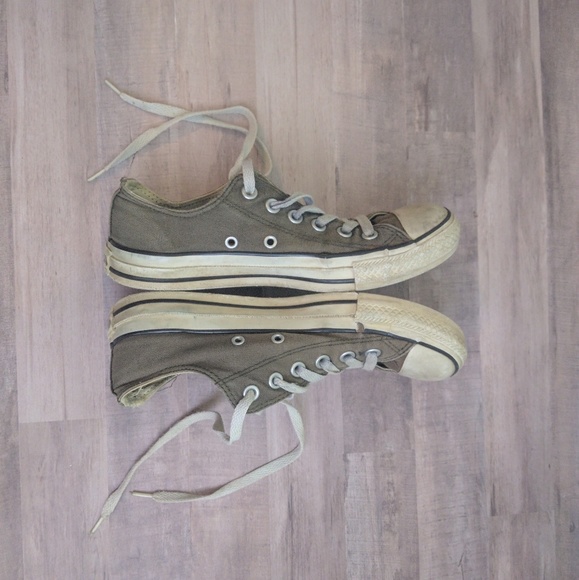 Very worn converse allstars - Picture 2 of 8